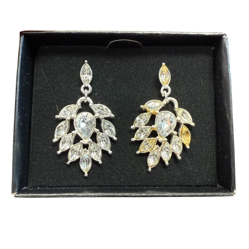 Avon Marquis Drop Silvertone chandelier Earrings with Crystal Accents NIB 2010 - Picture 1 of 5